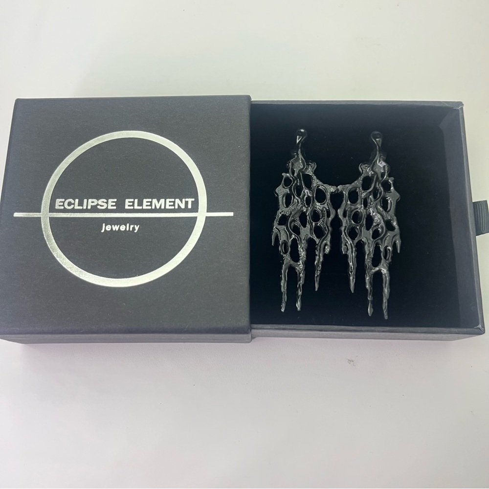 Eclipse Element Gothic Black Earrings - image 1